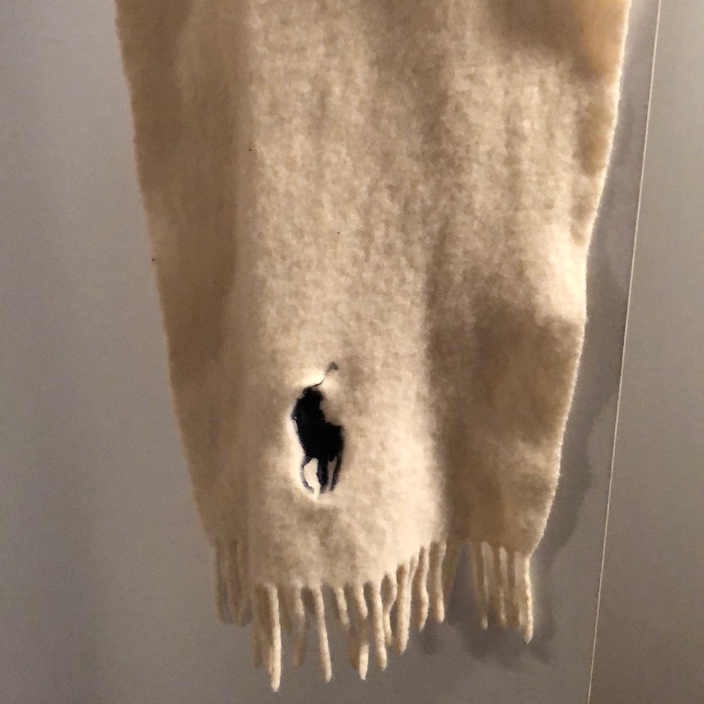 Polo scarf.